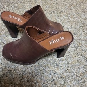 Backless brown shoes
